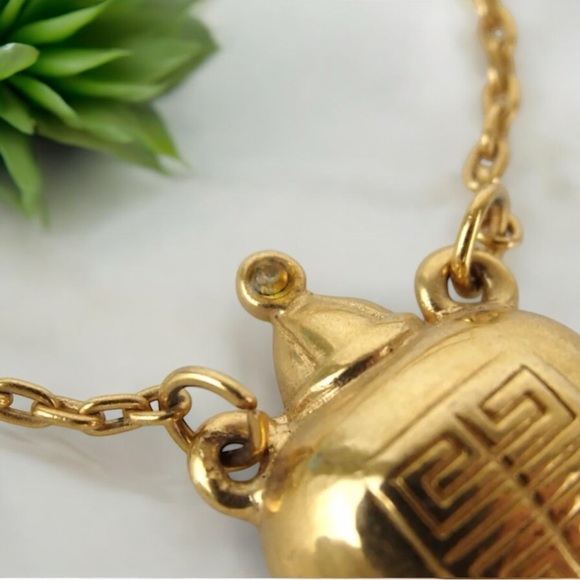 GIVENCHY Signature Vintage Necklace 😍🔥✨ - Picture 5 of 9